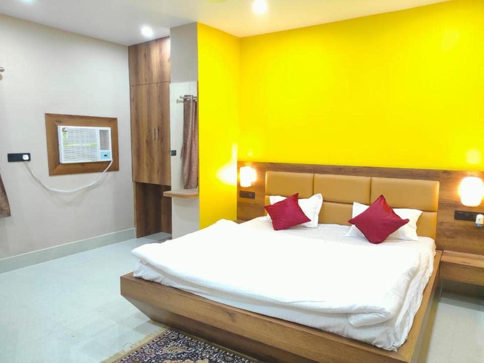 Hotel Vaishnavi Near Baba Dham Temple Deoghar Exteriör bild