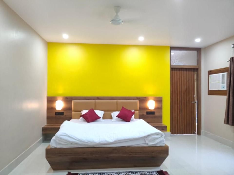 Hotel Vaishnavi Near Baba Dham Temple Deoghar Exteriör bild