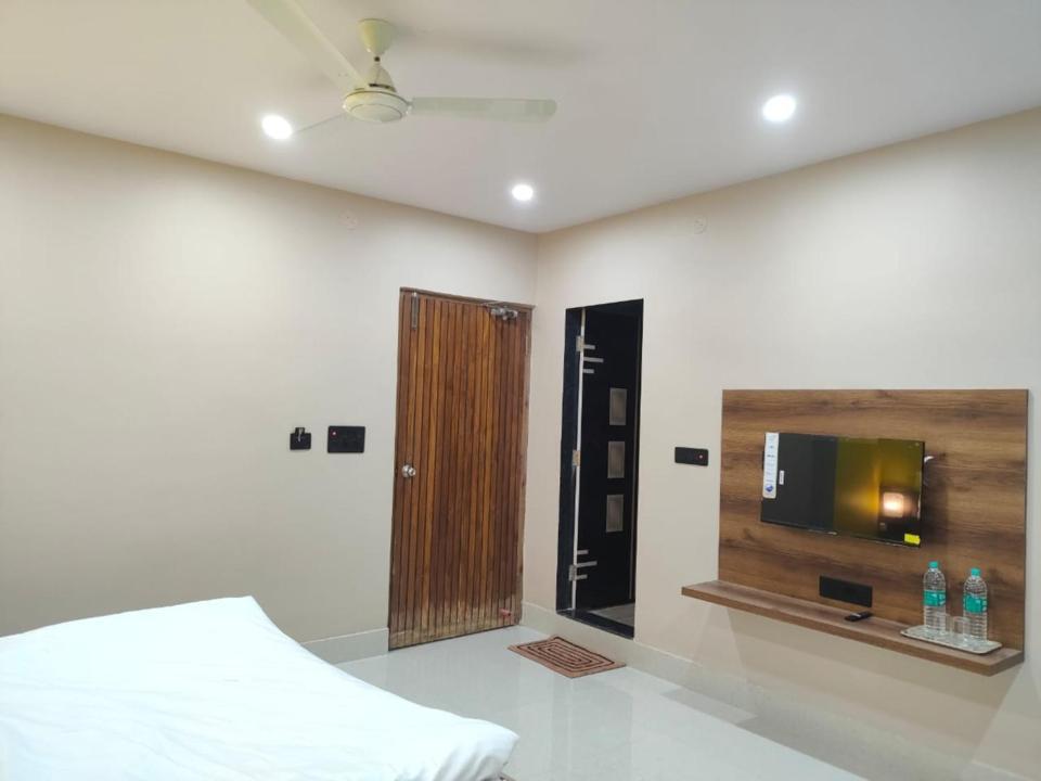 Hotel Vaishnavi Near Baba Dham Temple Deoghar Exteriör bild